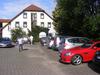 Parkplatz vorm Hotel, allerdings gabs noch mehr SLKs